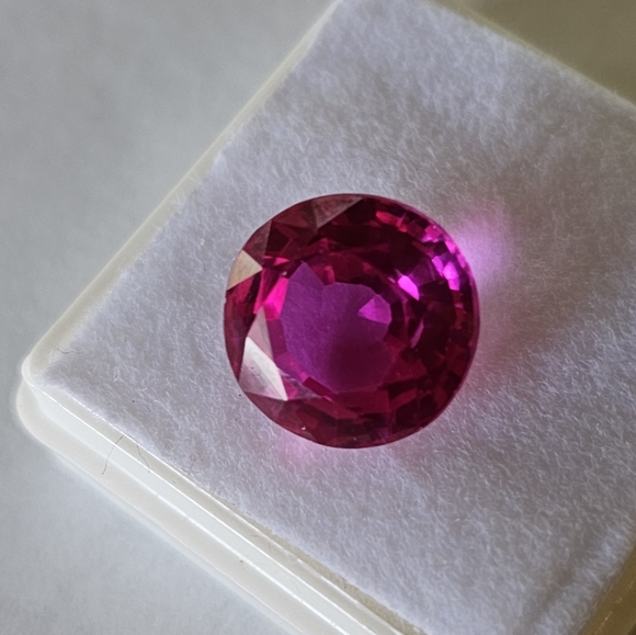 Independent Jewelry - Vibrant Certified Pink Ceylon Sapphire 7 Carats!